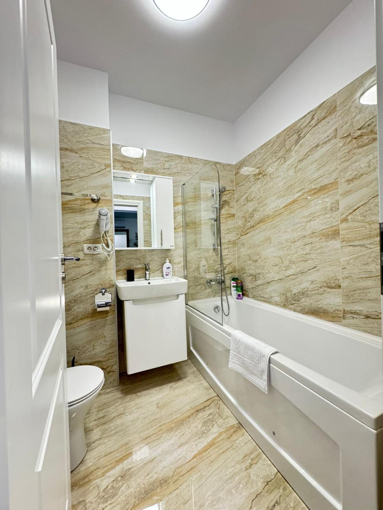 Luxury Glam Apartments Central Adress Bucuresti With Parking Eksteriør bilde